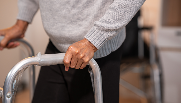 Le cadute negli anziani: l'importanza della Fizioterapia